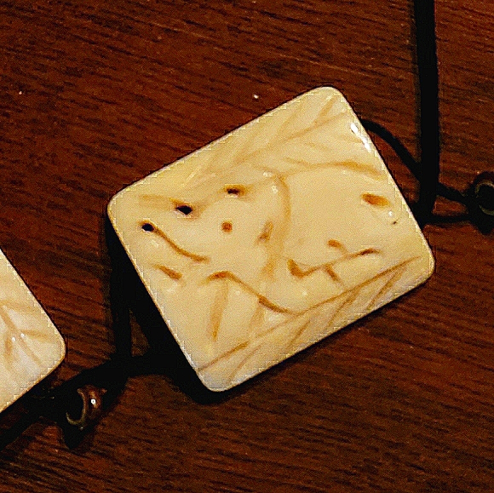 🔴 Carved Bone Bracelet - Picture 4 of 12